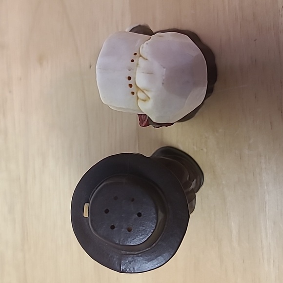 Vintage Hallmark Merry Miniature Thanksgiving Pilgrims salt & pepper shakers - Picture 4 of 5